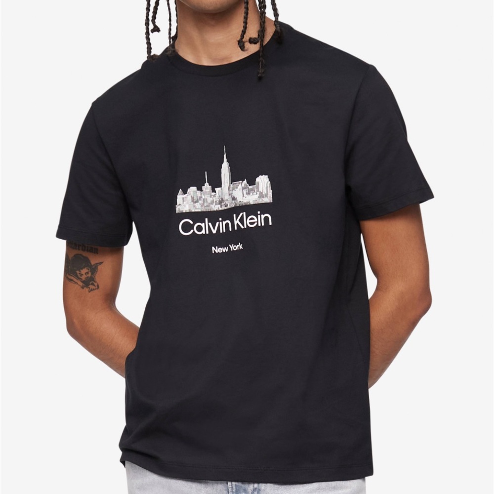 NWT Black Calvin Klein Short Sleeve Graphic White Skyline NY Logo Crew Neck Tee